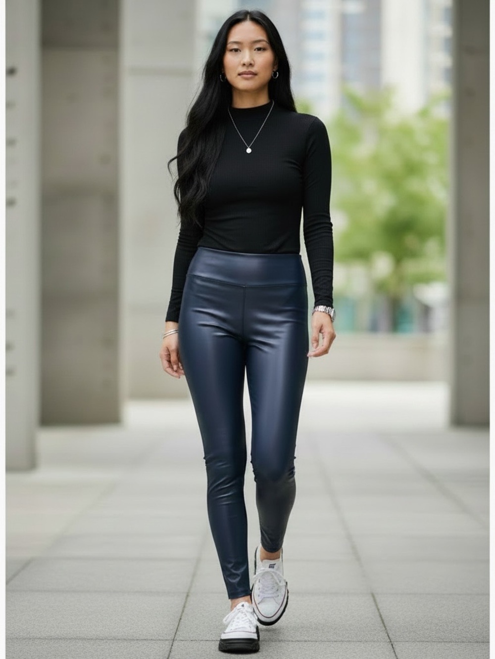 Zenana high waisted faux leather leggings size medium nwt